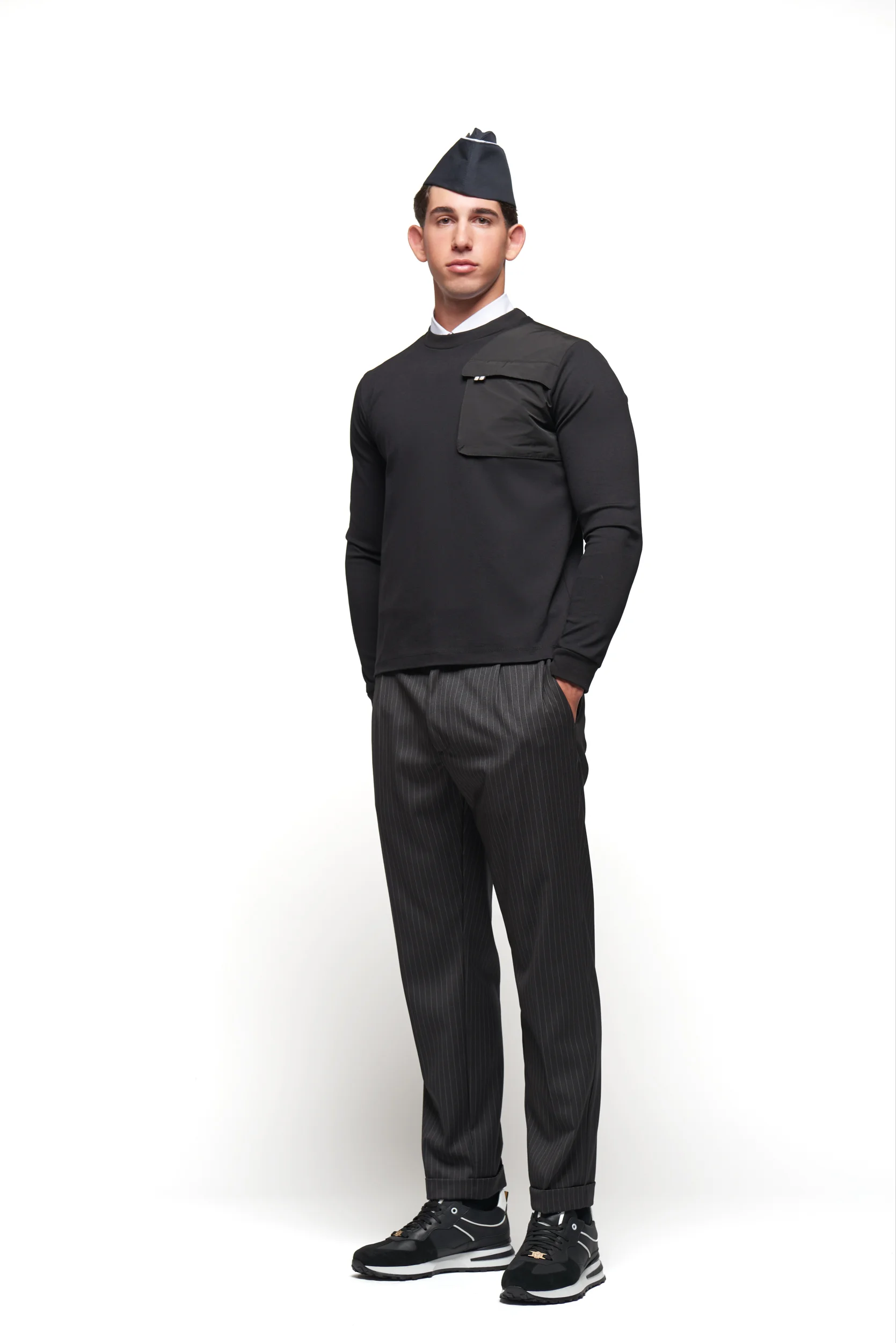 Regimental Milano F-Tecno Uomo con felpa Regimental Milano F-Tecno nera – disciplina urbana made in Italy