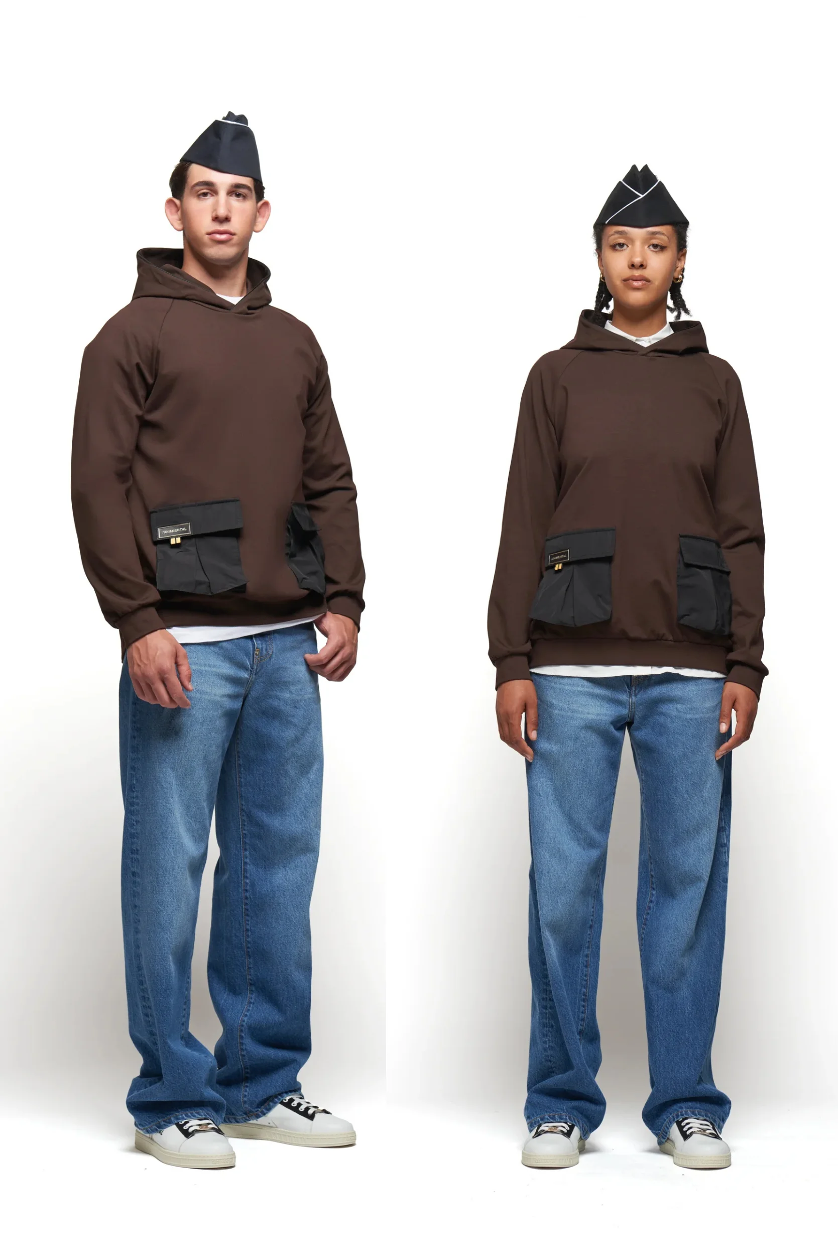 Persone con jeans Regimental Milano comfort largo vintage, vestibilità ampia