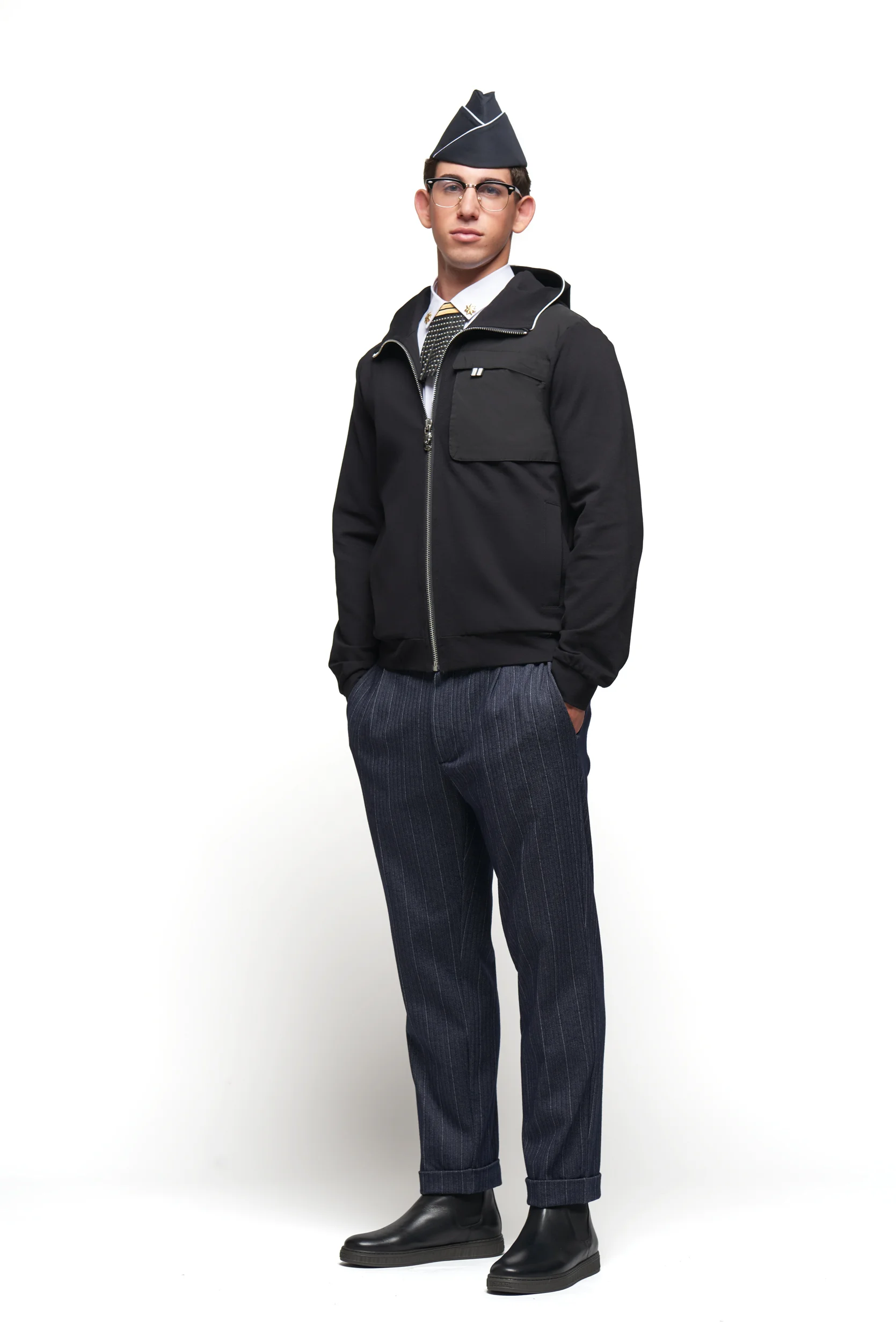 Uomo con hoodie zip Regimental Milano H-Zip Tecno nero – urban glamour made in Italy