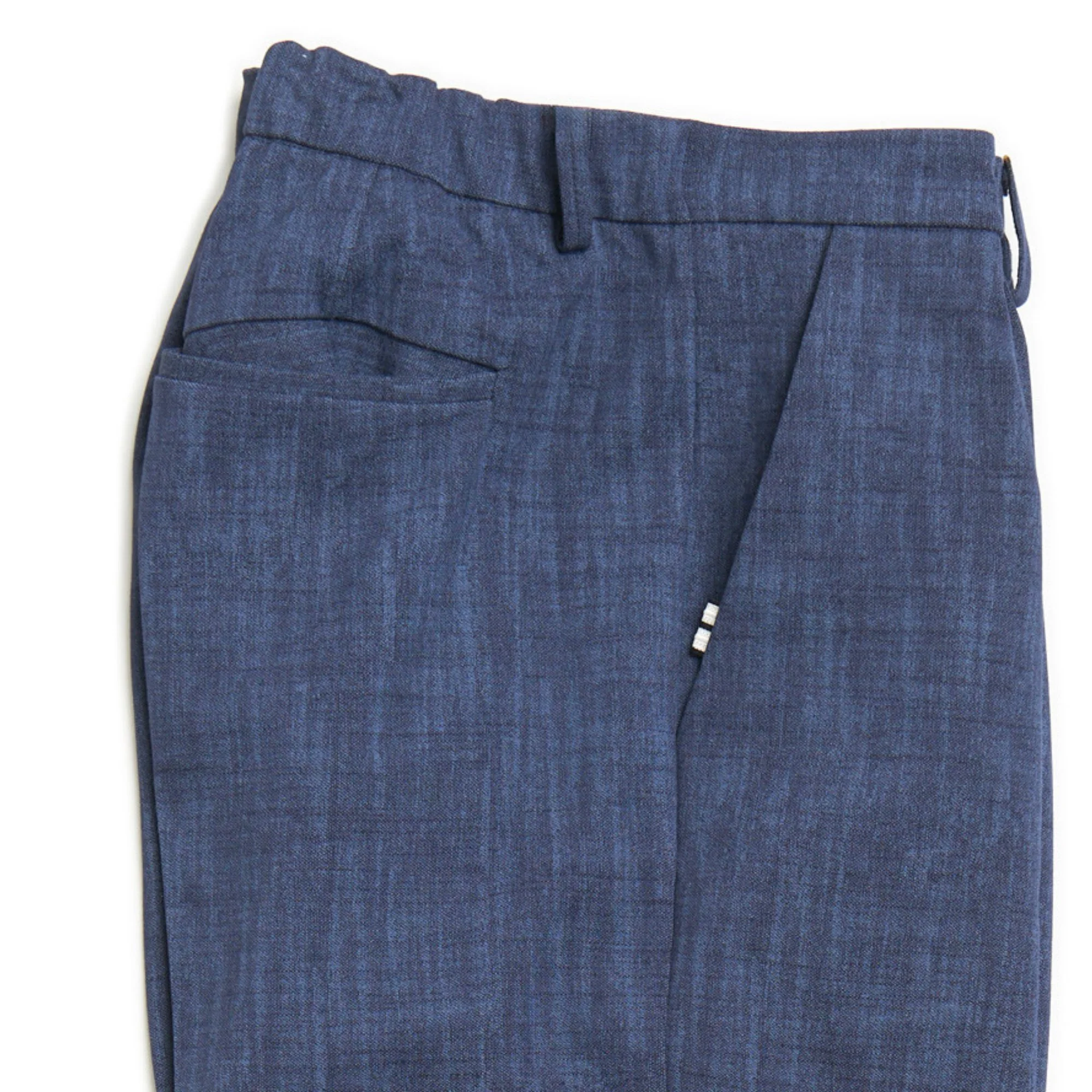 Regimental Milano P-La Large Effetto Jeans – dettaglio gallone nastro argento sulla tasca destra e texture jersey blu