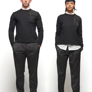Persone con pantalone Regimental Milano P-Re Regular gessato – eleganza urbana made in Italy